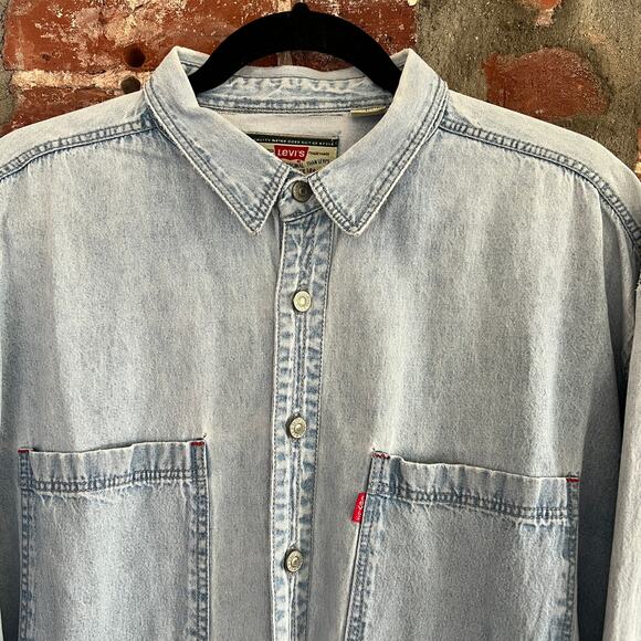 VTG Levi's Distressed Men's Denim Shirt L 25x29 - Picture 1 of 7
